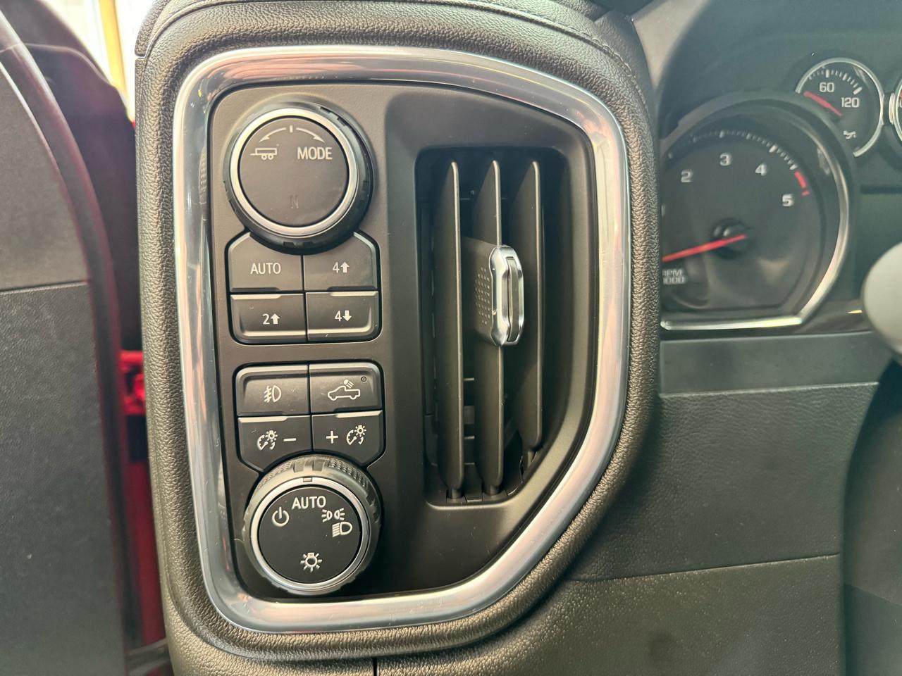 Chevrolet Silverado 2500HD 4WD Crew Cab 172" LT 2023