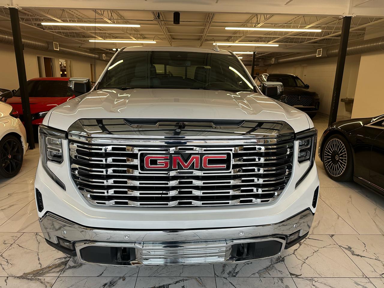 GMC Sierra 1500 4WD Crew Cab 147" SLT 2025