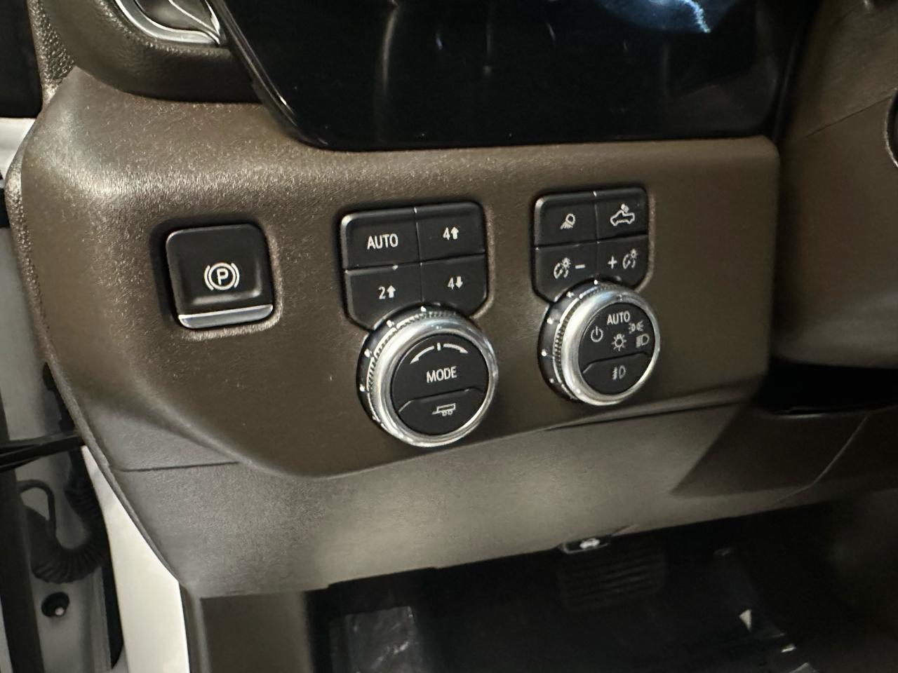 GMC Sierra 1500 4WD Crew Cab 147" SLT 2025