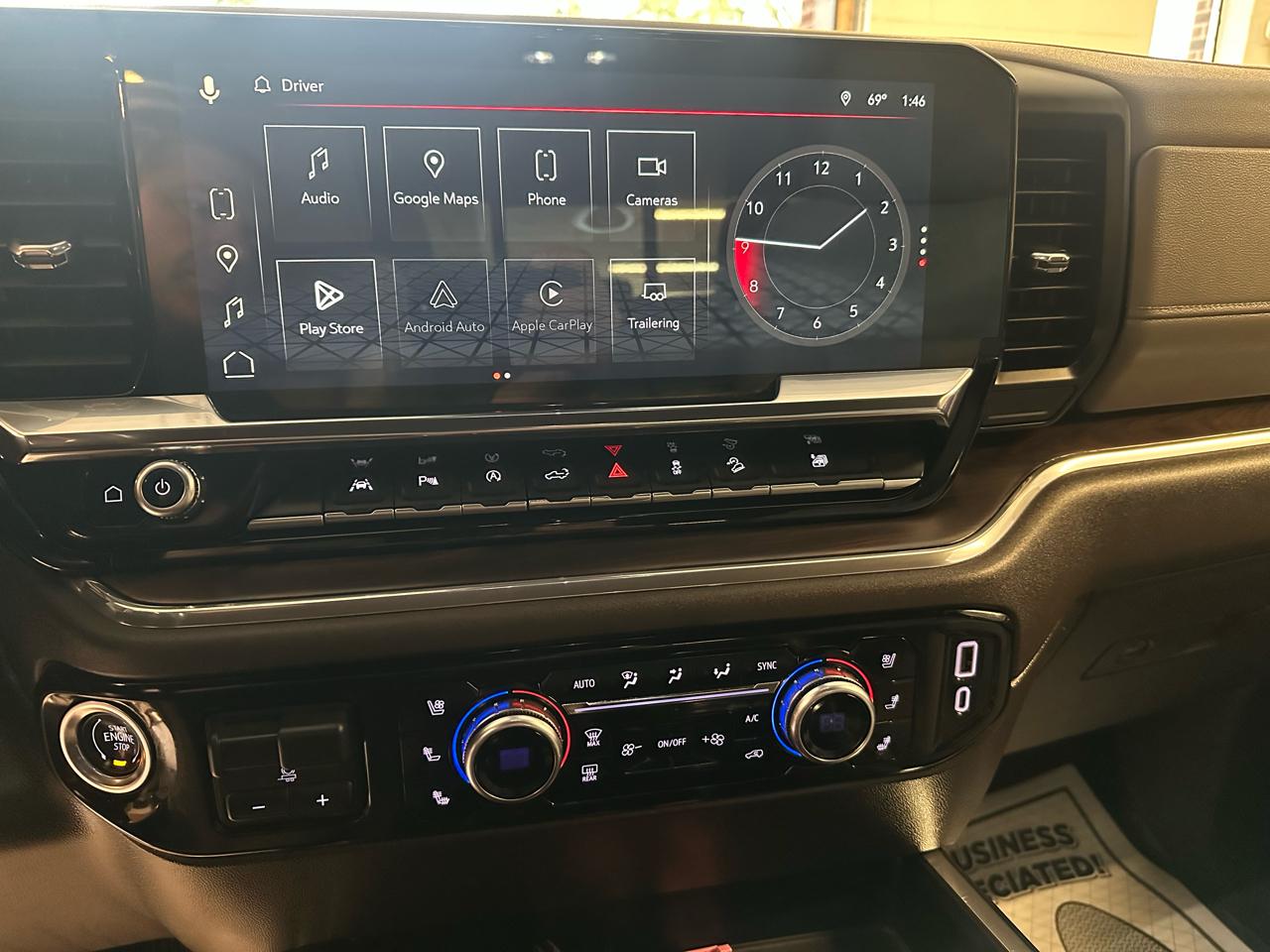 GMC Sierra 1500 4WD Crew Cab 147" SLT 2025