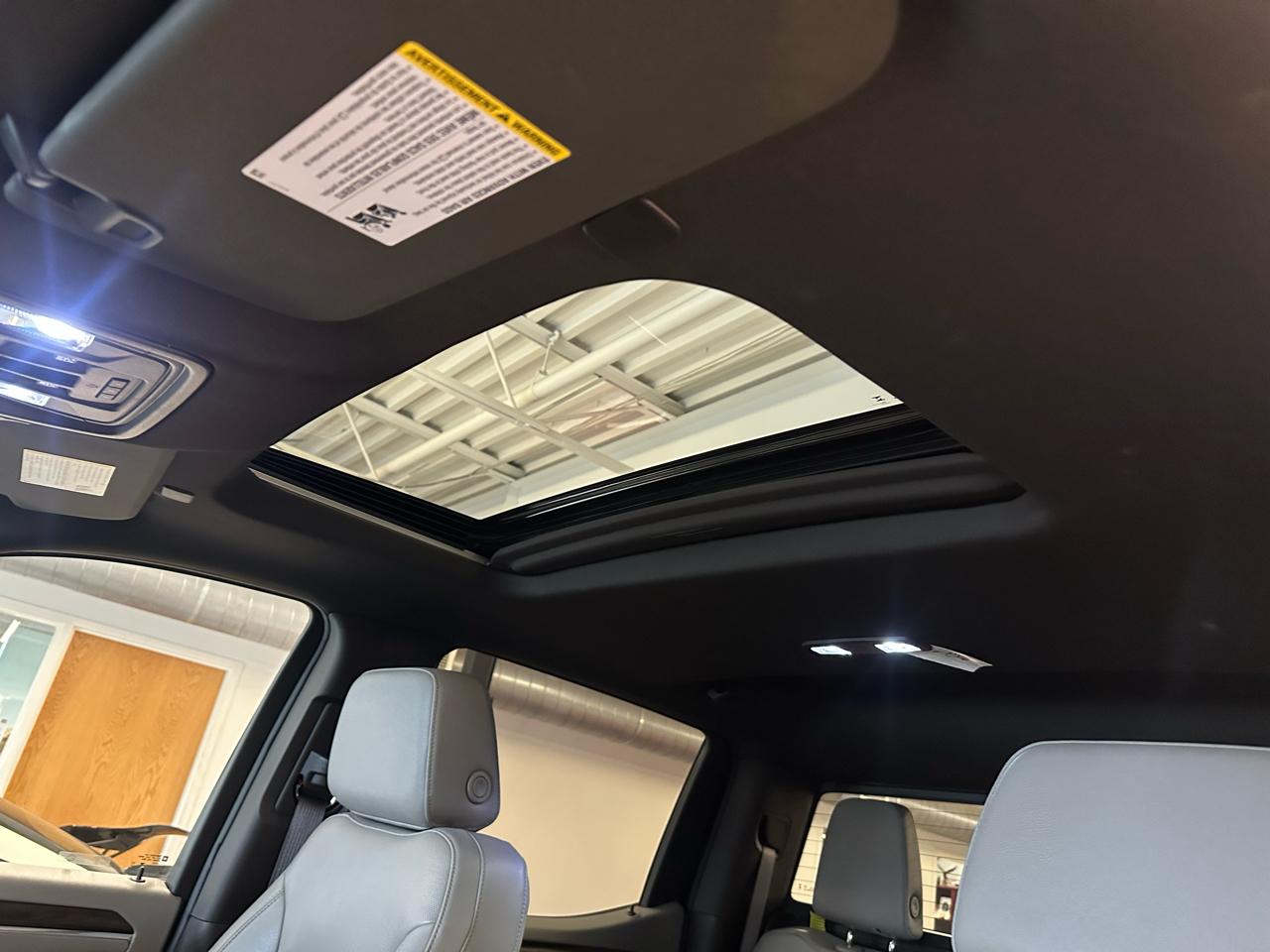 GMC Sierra 1500 4WD Crew Cab 147" SLT 2025