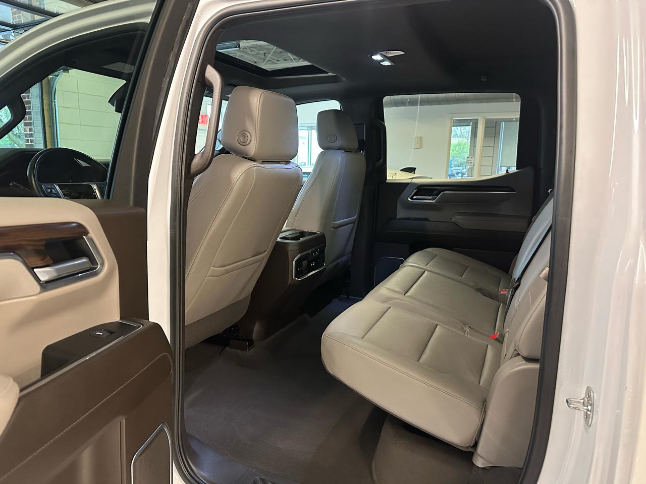 GMC Sierra 1500 4WD Crew Cab 147" SLT 2025