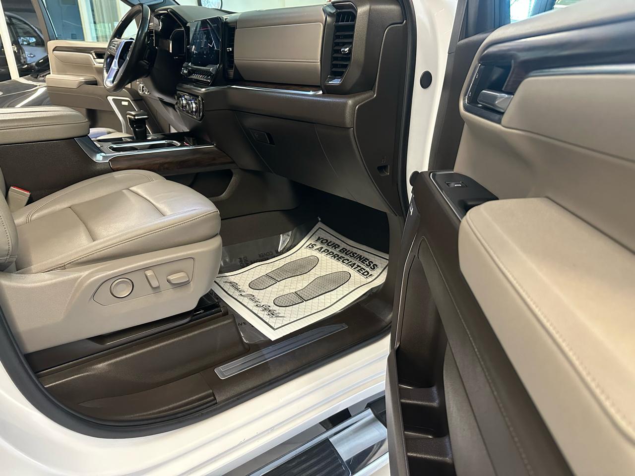 GMC Sierra 1500 4WD Crew Cab 147" SLT 2025