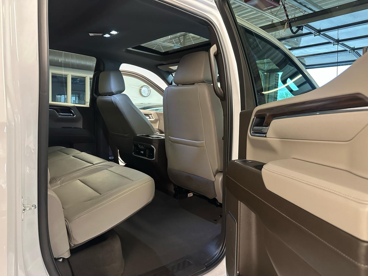 GMC Sierra 1500 4WD Crew Cab 147" SLT 2025