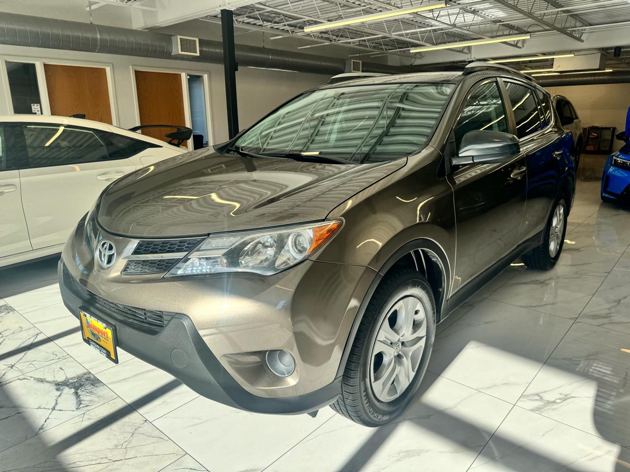 Toyota RAV4 AWD 4dr LE (Natl) 2015