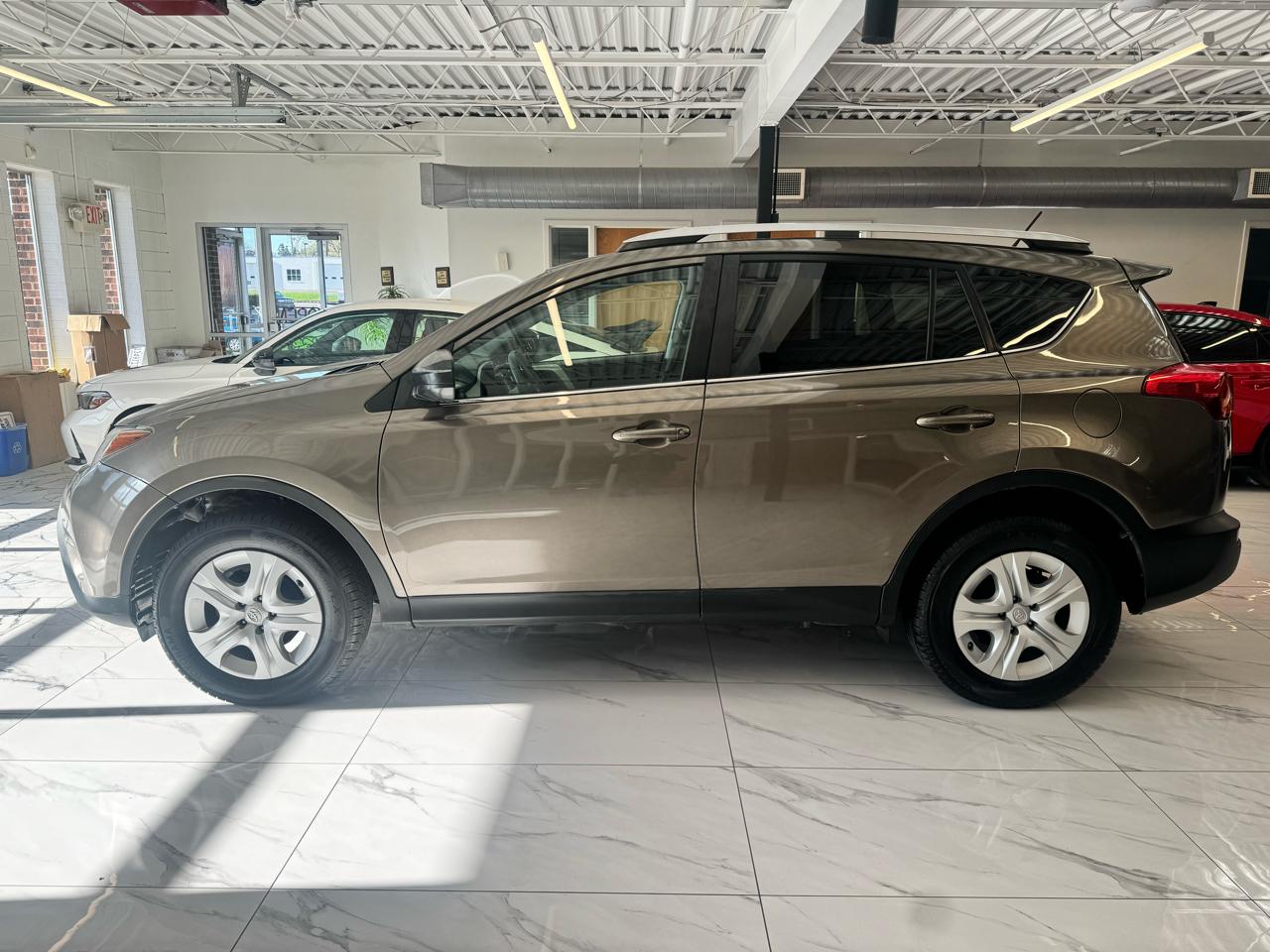 Toyota RAV4 AWD 4dr LE (Natl) 2015