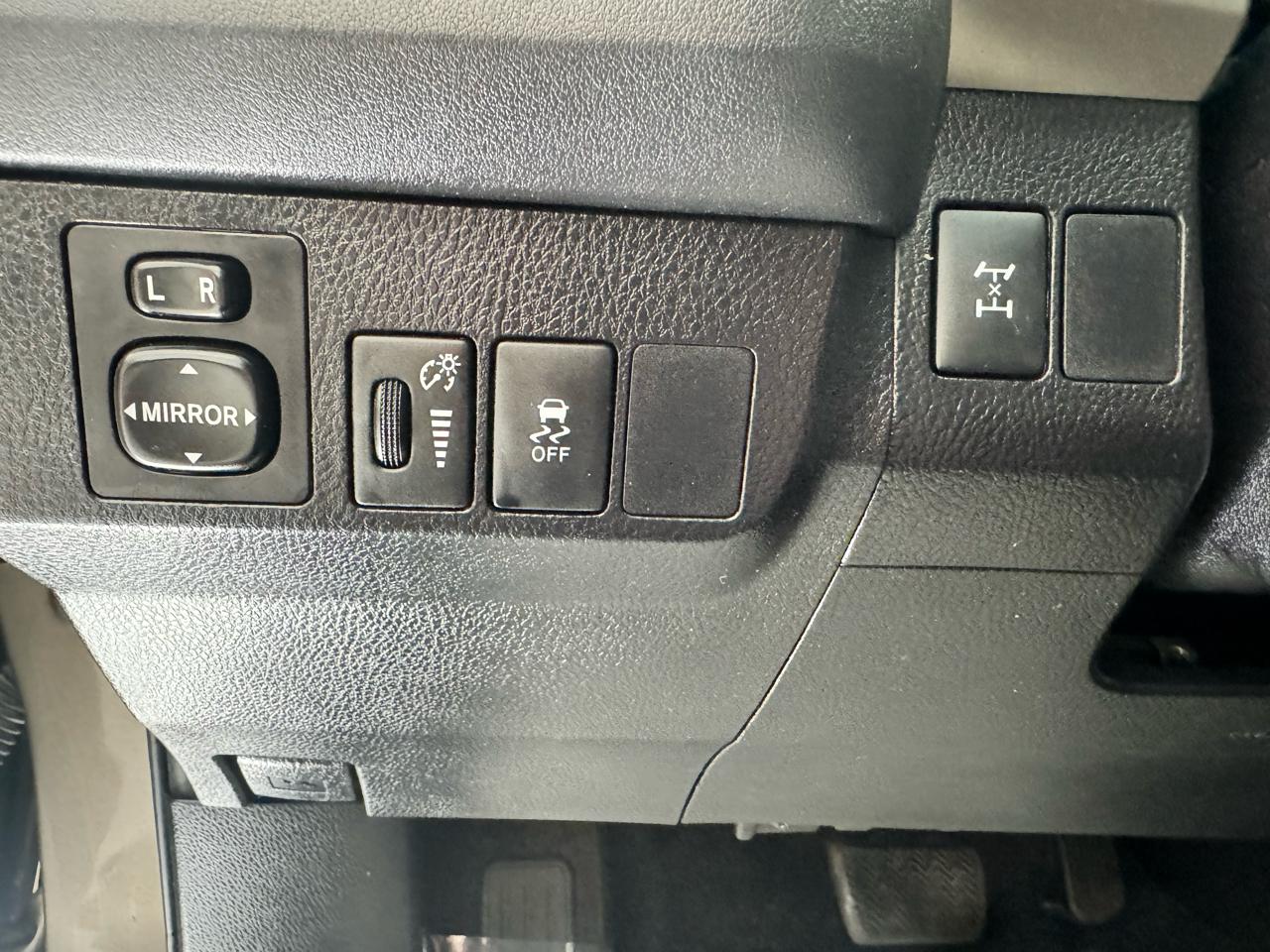 Toyota RAV4 AWD 4dr LE (Natl) 2015