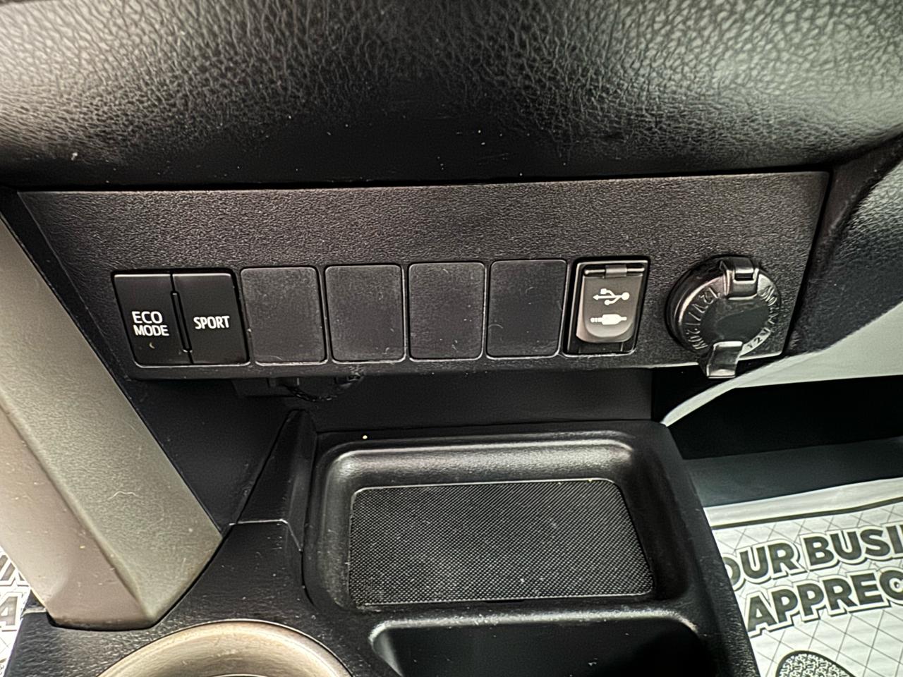 Toyota RAV4 AWD 4dr LE (Natl) 2015