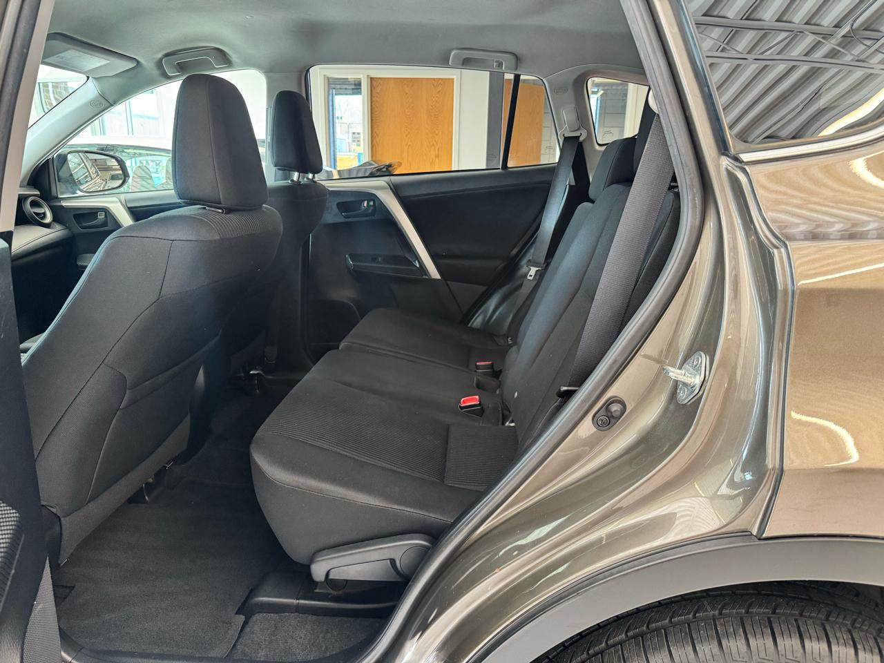 Toyota RAV4 AWD 4dr LE (Natl) 2015