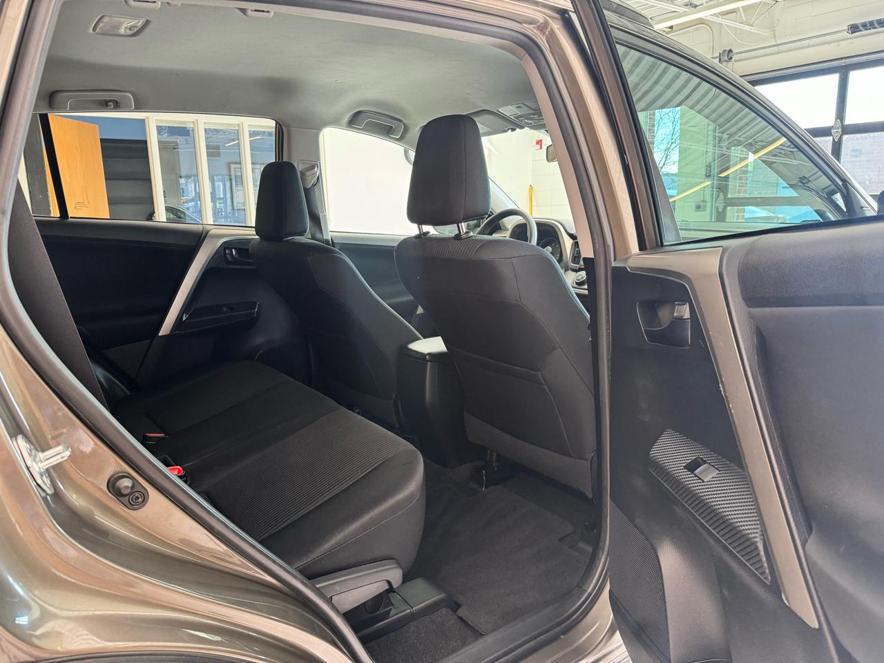 Toyota RAV4 AWD 4dr LE (Natl) 2015