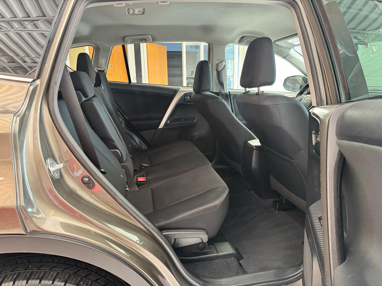 Toyota RAV4 AWD 4dr LE (Natl) 2015