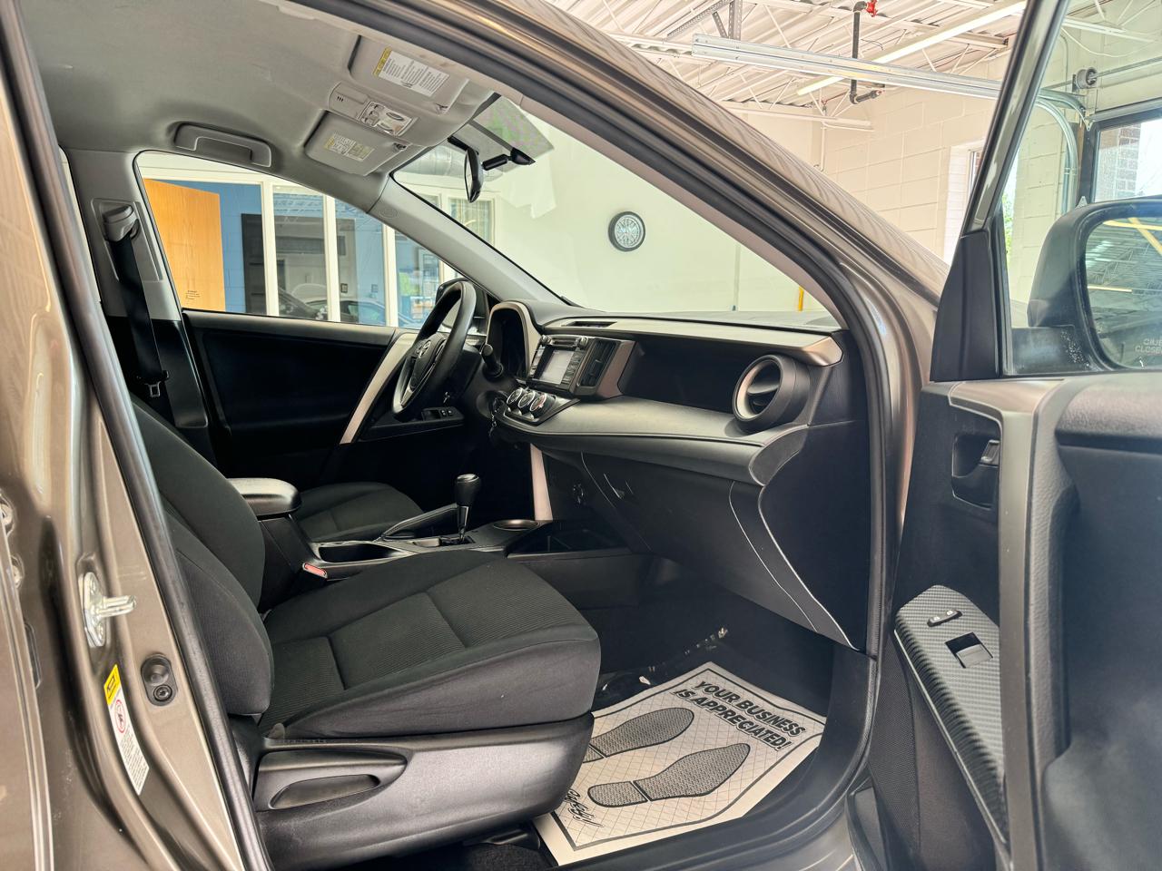 Toyota RAV4 AWD 4dr LE (Natl) 2015