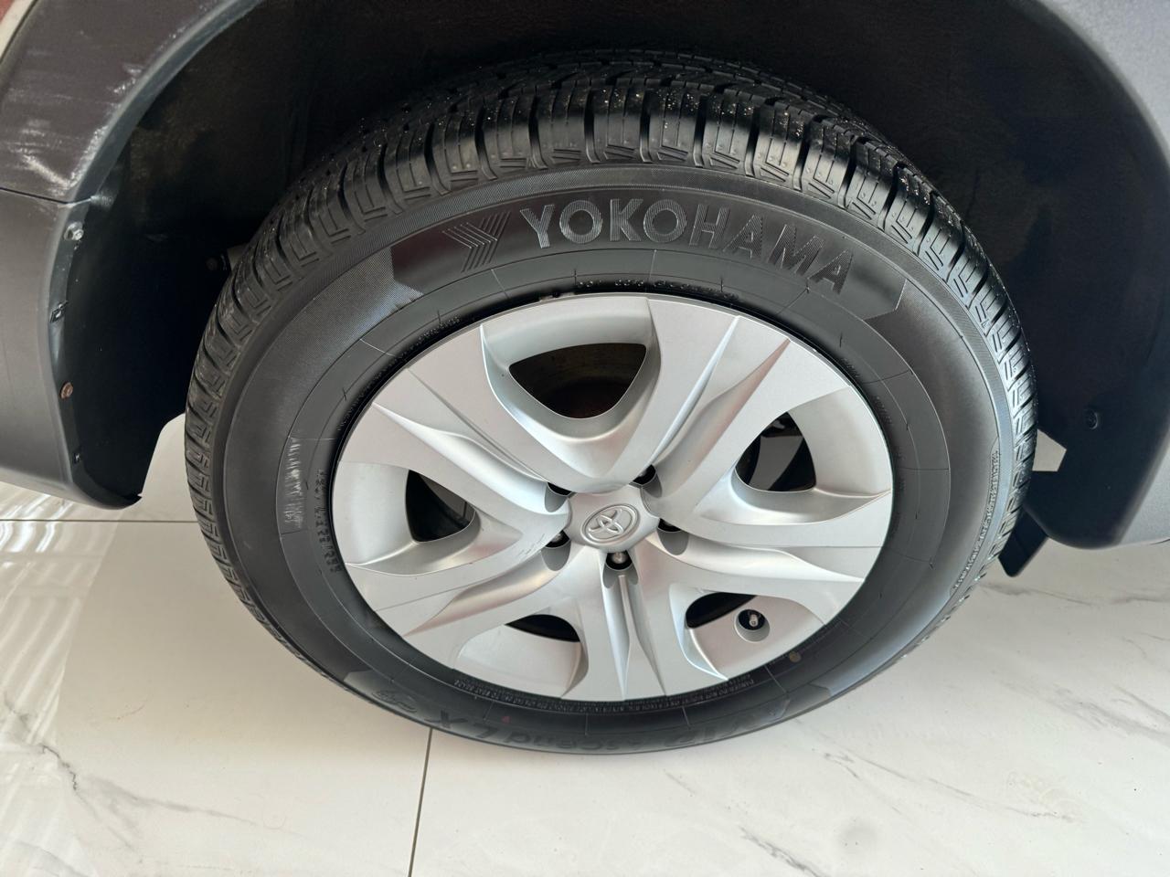 Toyota RAV4 AWD 4dr LE (Natl) 2015