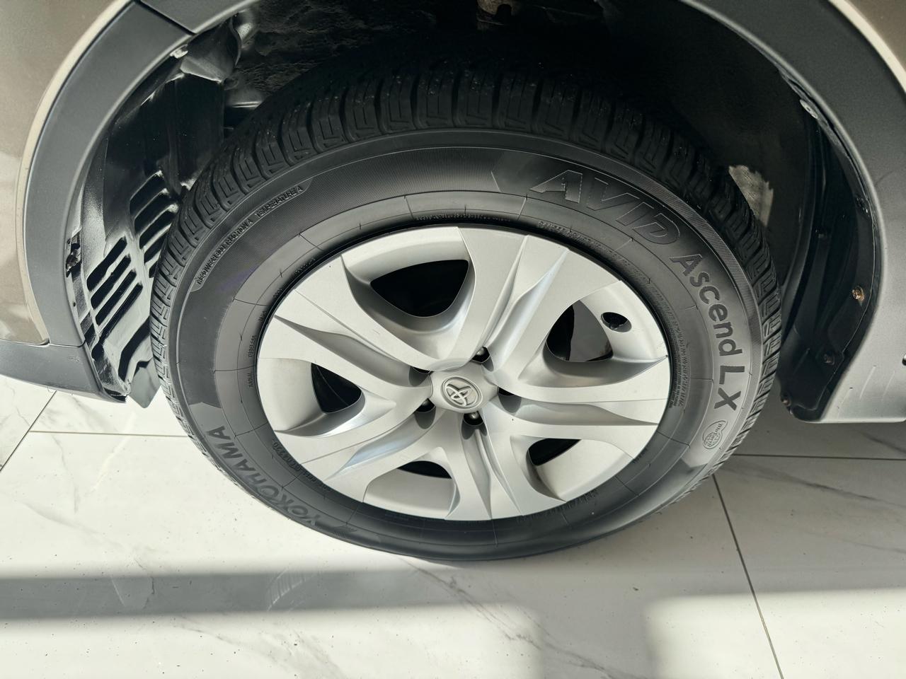 Toyota RAV4 AWD 4dr LE (Natl) 2015