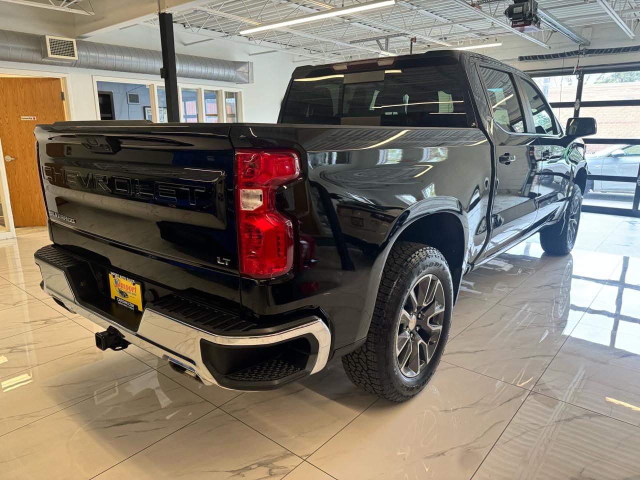 Chevrolet Silverado 1500 4WD Crew Cab 147" LT w/1LT 2025