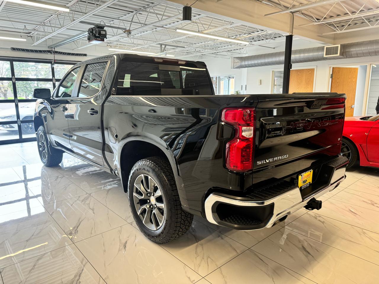 Chevrolet Silverado 1500 4WD Crew Cab 147" LT w/1LT 2025