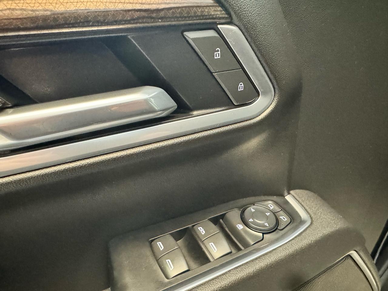 Chevrolet Silverado 1500 4WD Crew Cab 147" LT w/1LT 2025