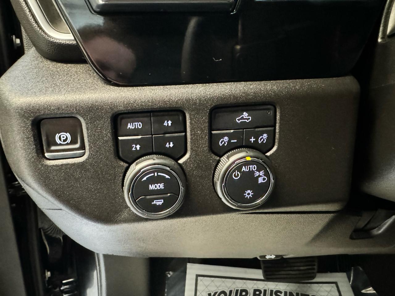 Chevrolet Silverado 1500 4WD Crew Cab 147" LT w/1LT 2025