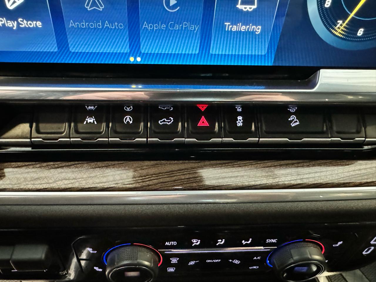 Chevrolet Silverado 1500 4WD Crew Cab 147" LT w/1LT 2025