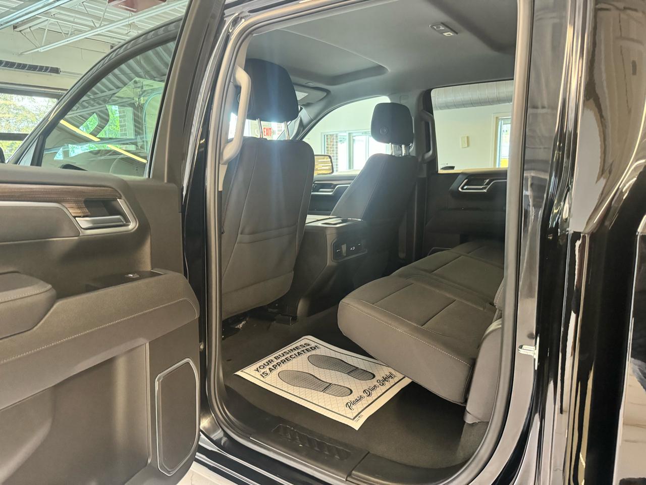 Chevrolet Silverado 1500 4WD Crew Cab 147" LT w/1LT 2025