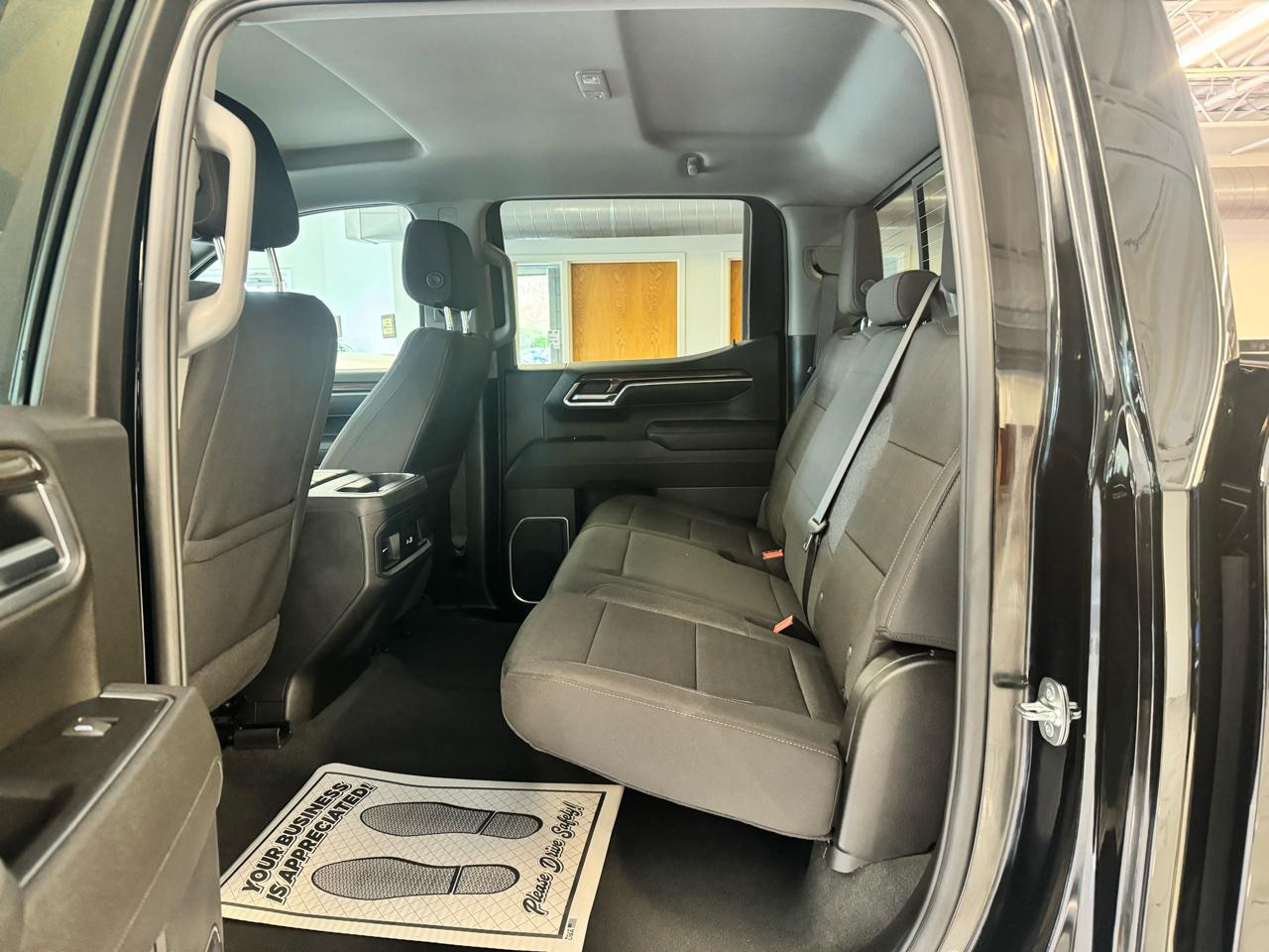 Chevrolet Silverado 1500 4WD Crew Cab 147" LT w/1LT 2025