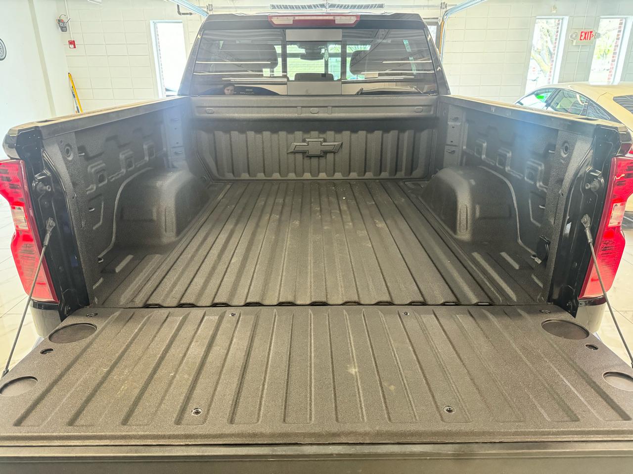 Chevrolet Silverado 1500 4WD Crew Cab 147" LT w/1LT 2025