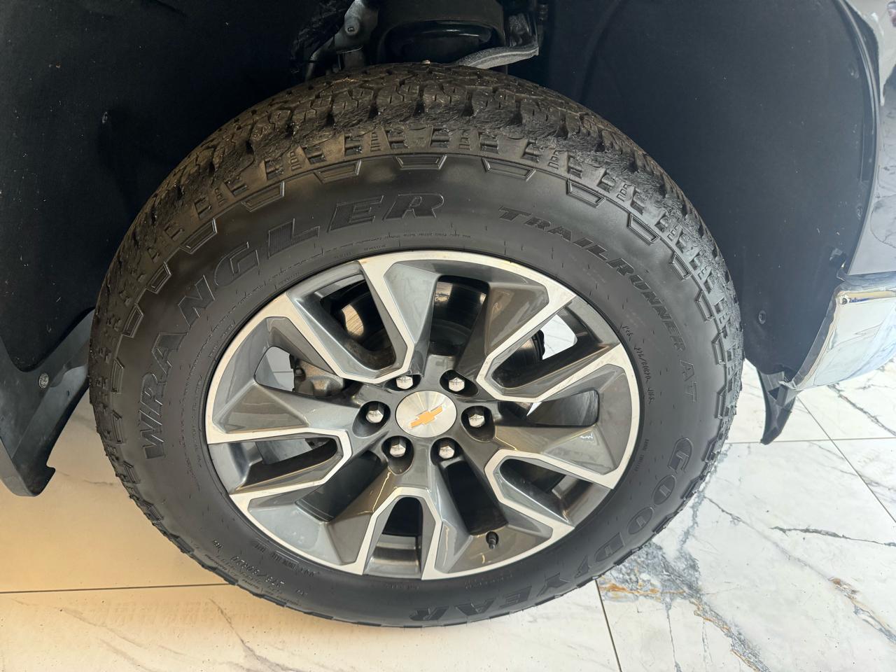 Chevrolet Silverado 1500 4WD Crew Cab 147" LT w/1LT 2025