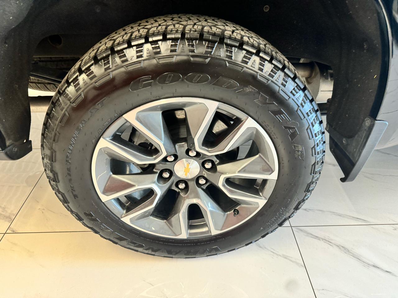 Chevrolet Silverado 1500 4WD Crew Cab 147" LT w/1LT 2025