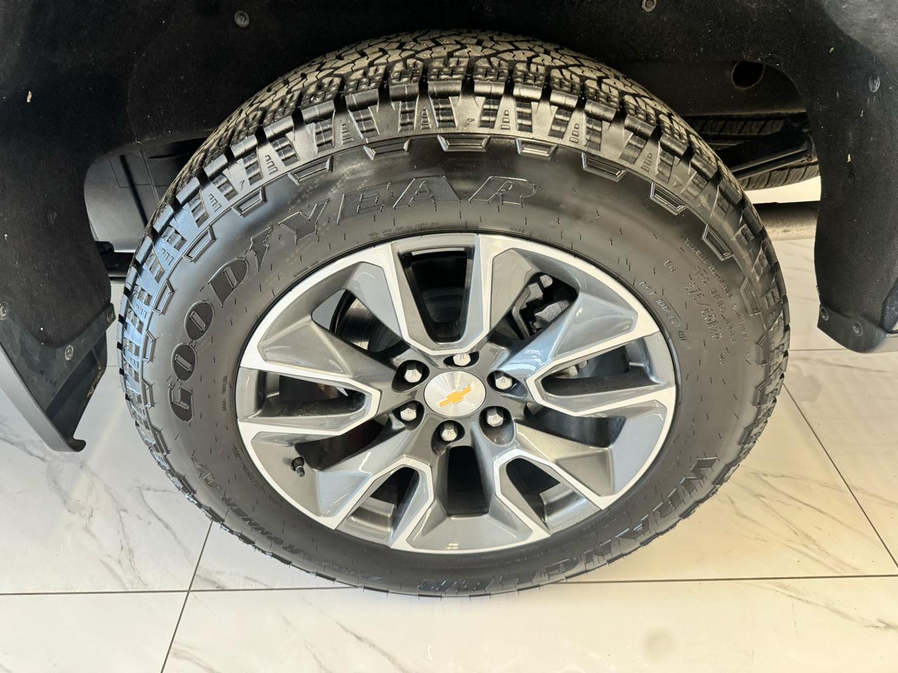 Chevrolet Silverado 1500 4WD Crew Cab 147" LT w/1LT 2025