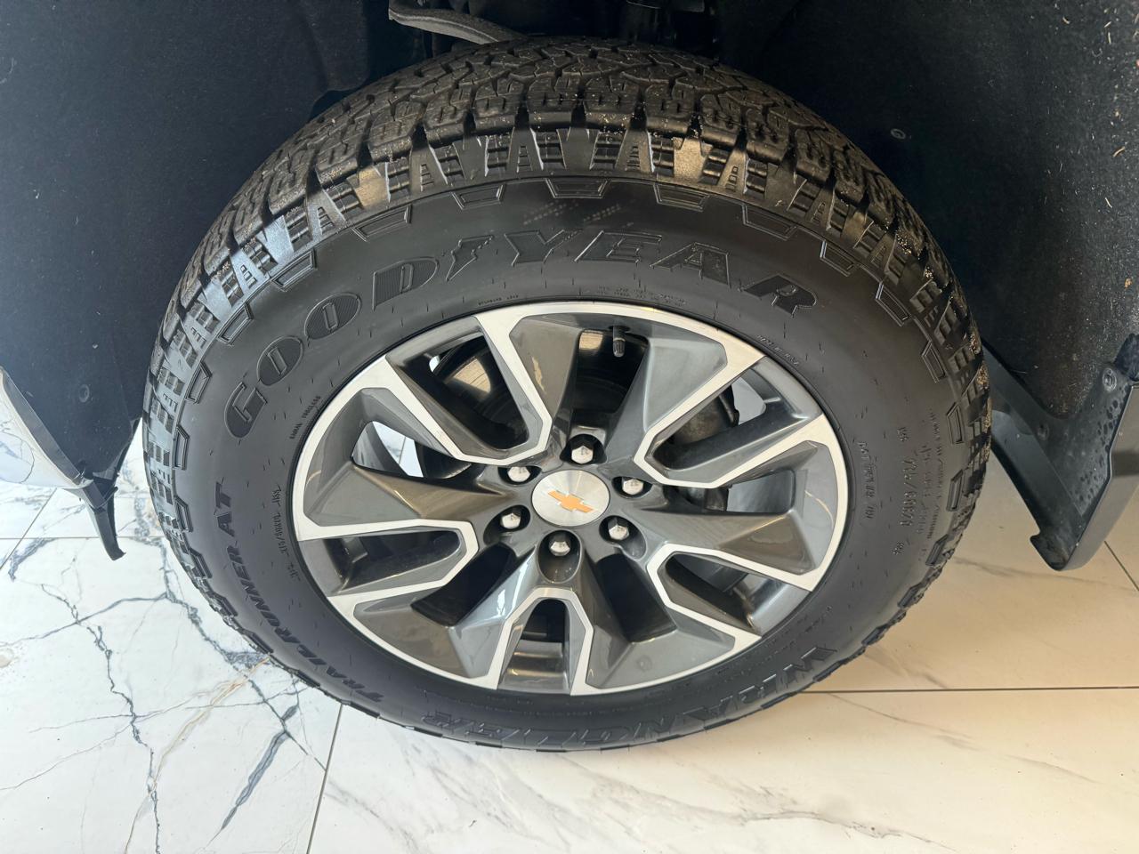 Chevrolet Silverado 1500 4WD Crew Cab 147" LT w/1LT 2025