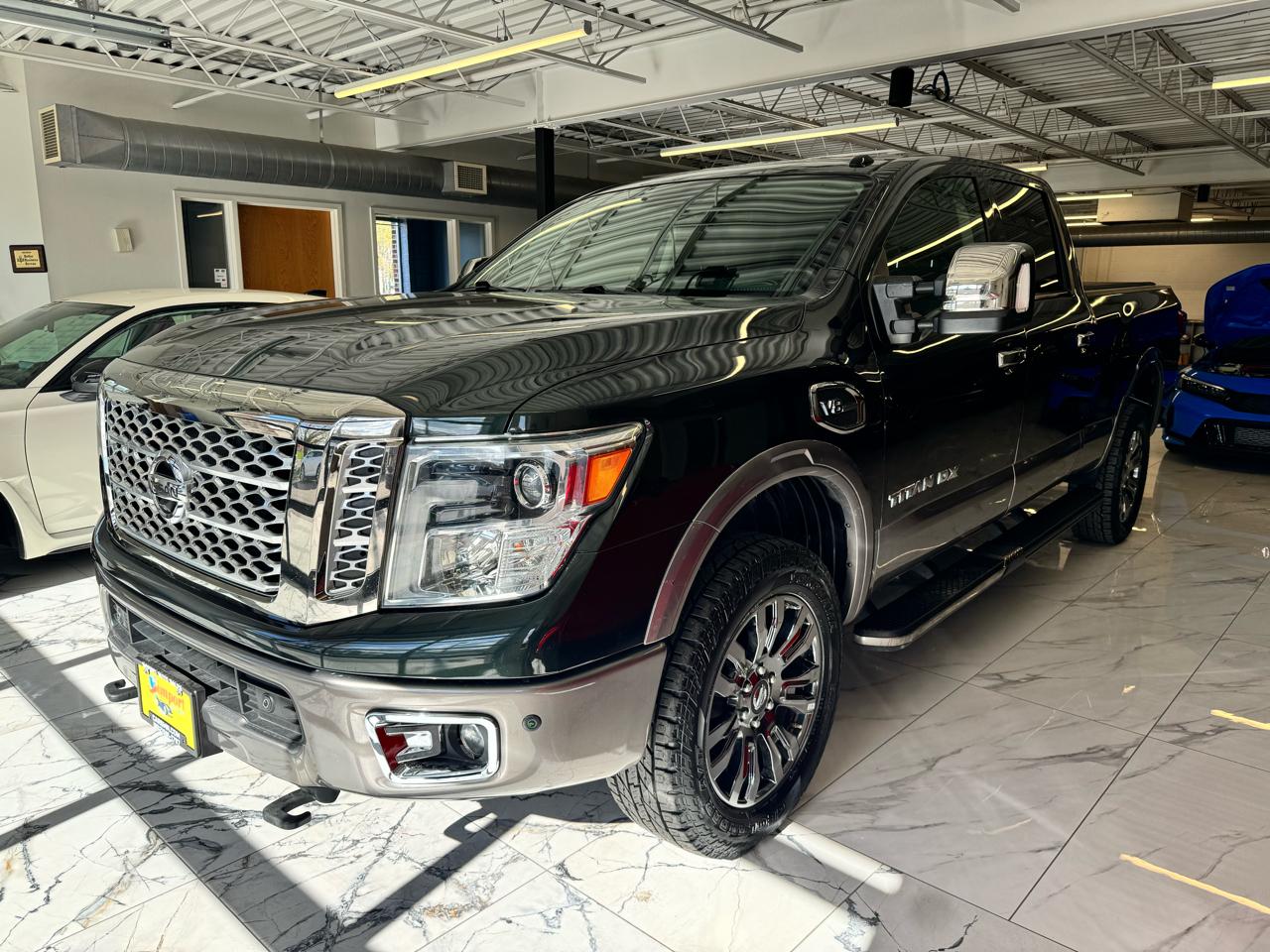Nissan Titan XD 4x4 Gas Crew Cab Platinum Reserve 2019