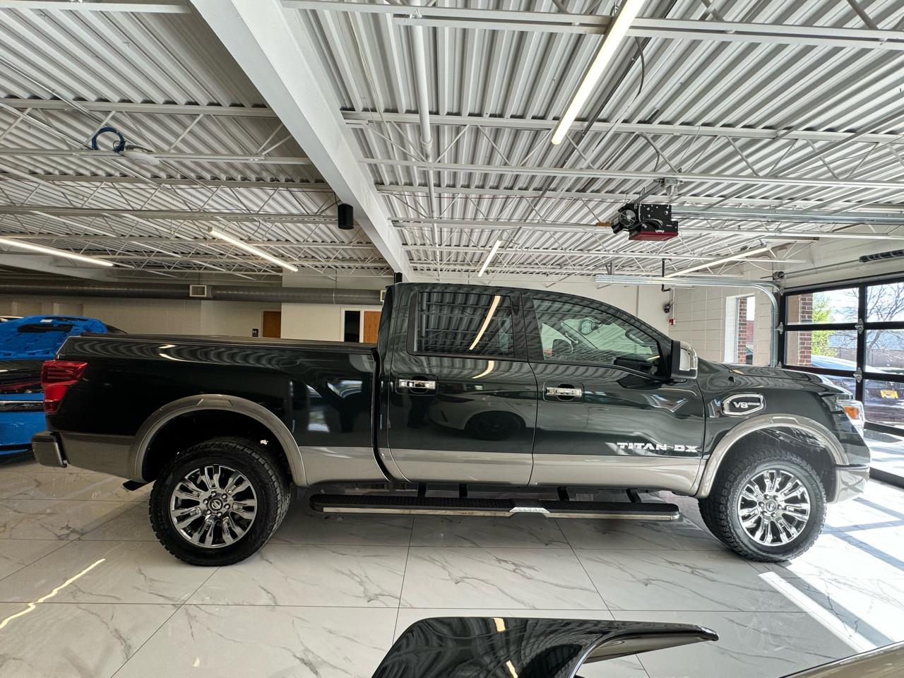 Nissan Titan XD 4x4 Gas Crew Cab Platinum Reserve 2019