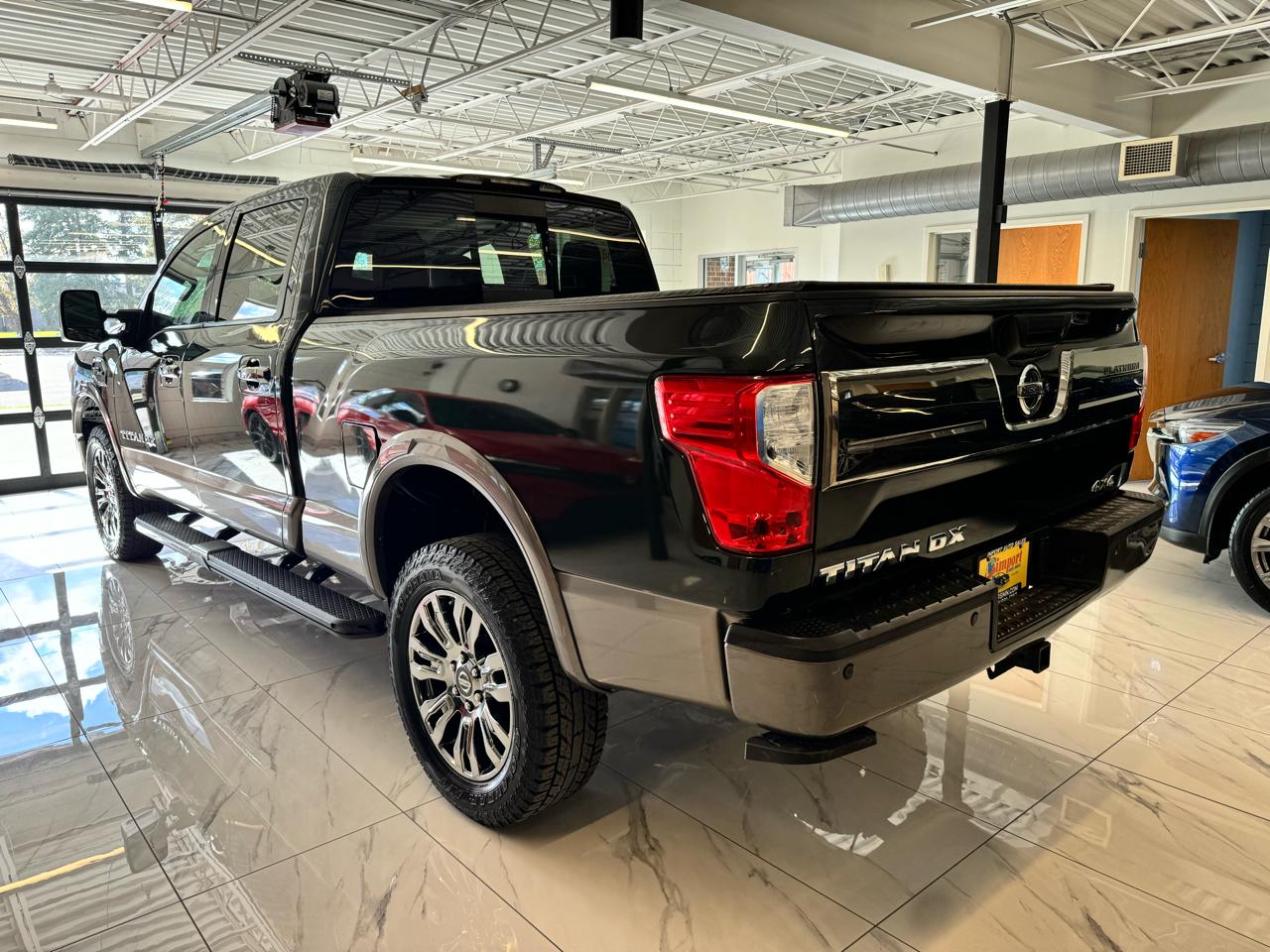 Nissan Titan XD 4x4 Gas Crew Cab Platinum Reserve 2019