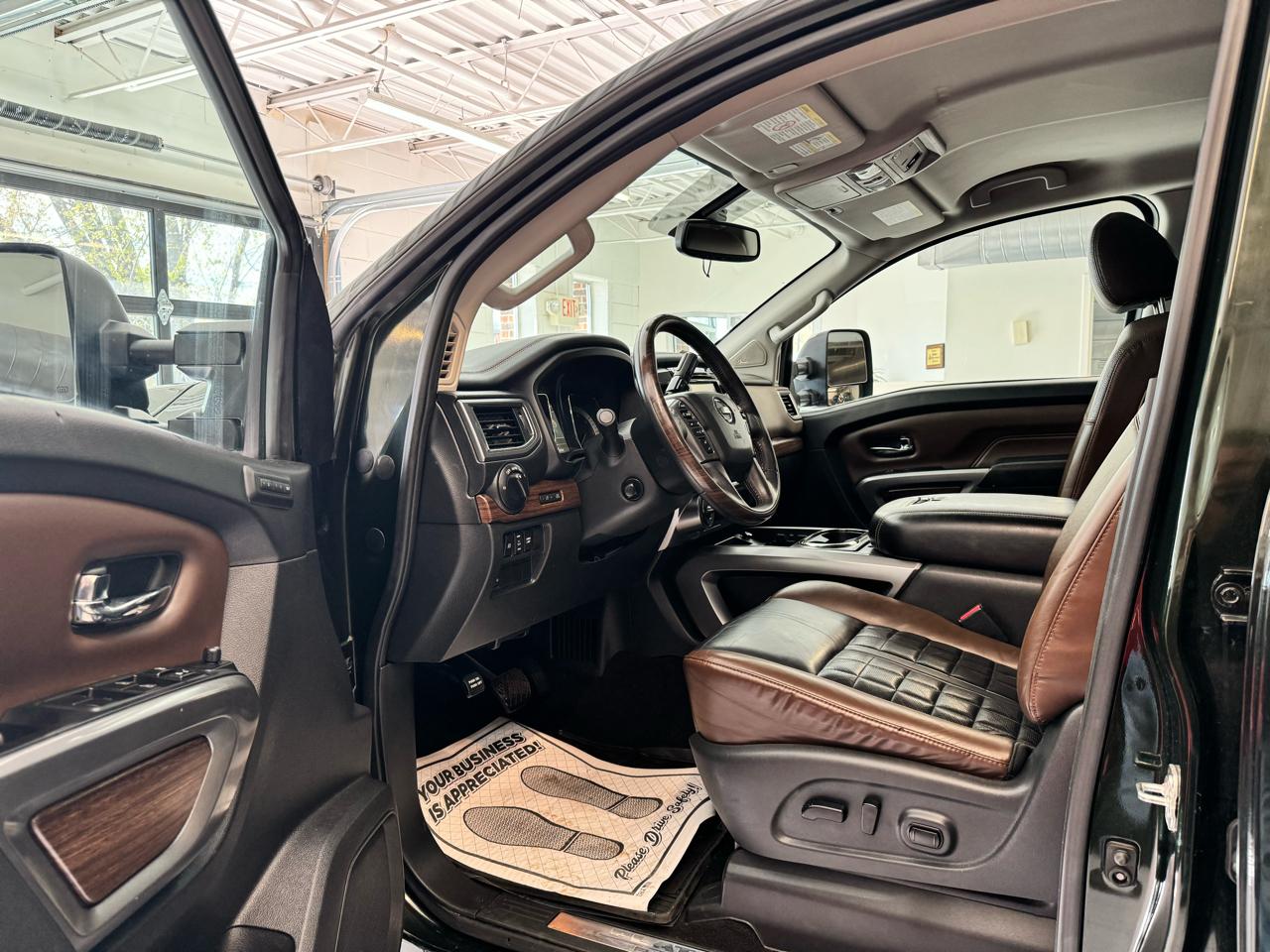 Nissan Titan XD 4x4 Gas Crew Cab Platinum Reserve 2019