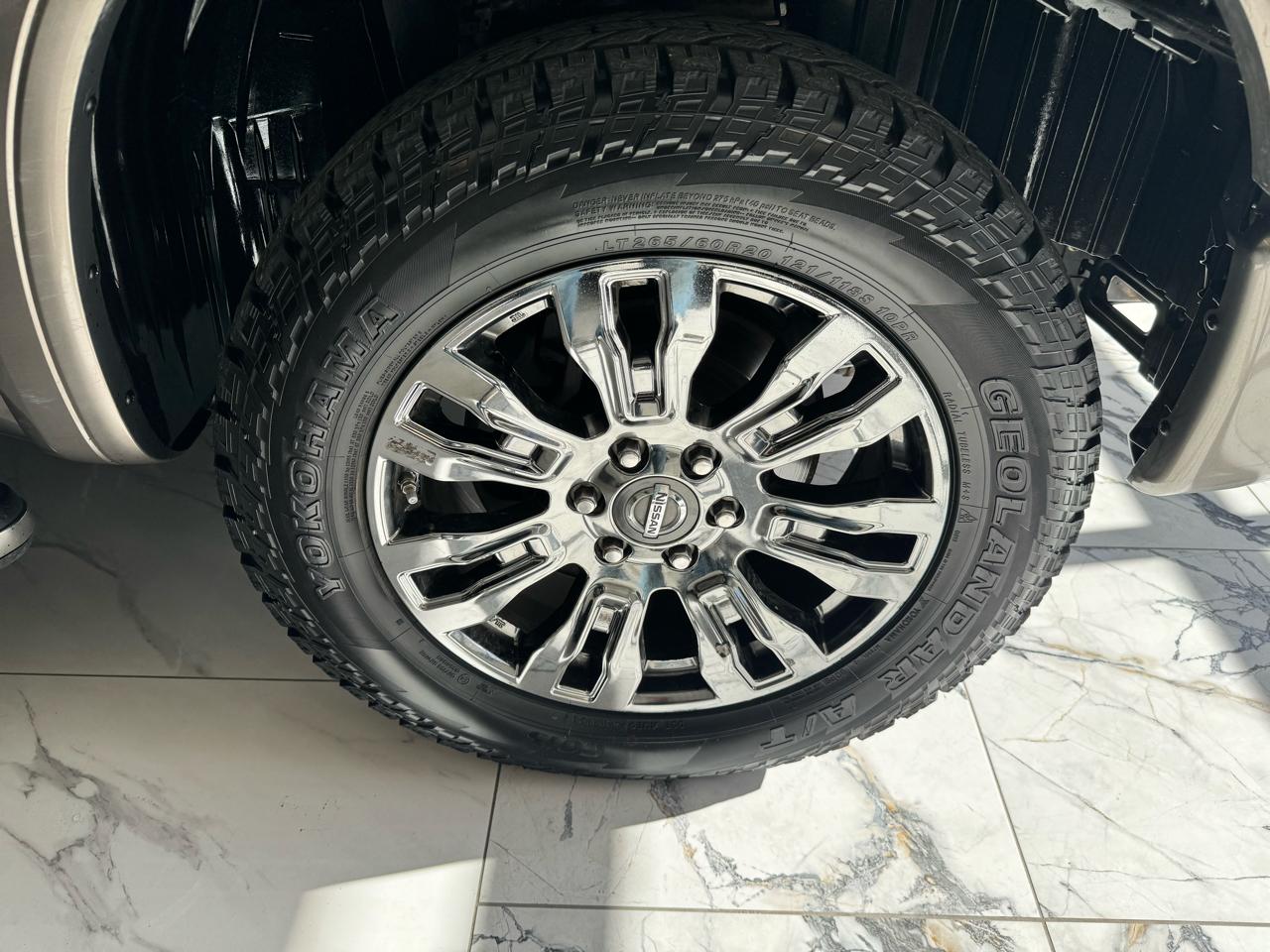 Nissan Titan XD 4x4 Gas Crew Cab Platinum Reserve 2019