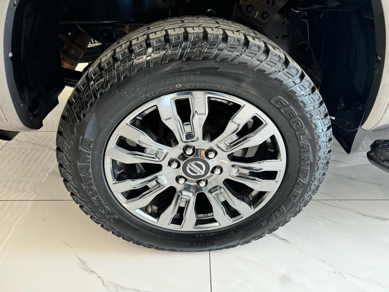 Nissan Titan XD 4x4 Gas Crew Cab Platinum Reserve 2019