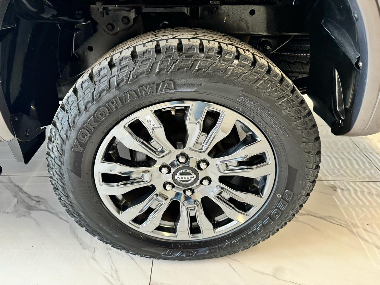 Nissan Titan XD 4x4 Gas Crew Cab Platinum Reserve 2019