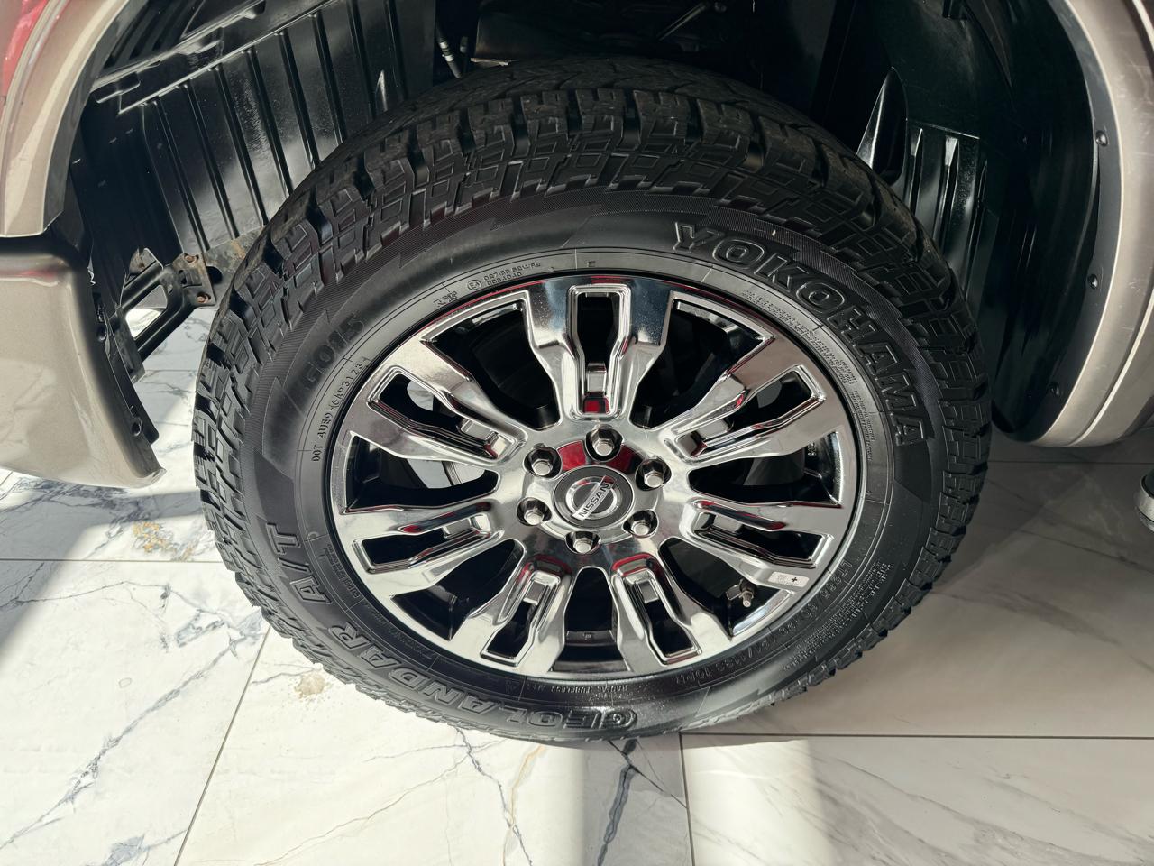 Nissan Titan XD 4x4 Gas Crew Cab Platinum Reserve 2019