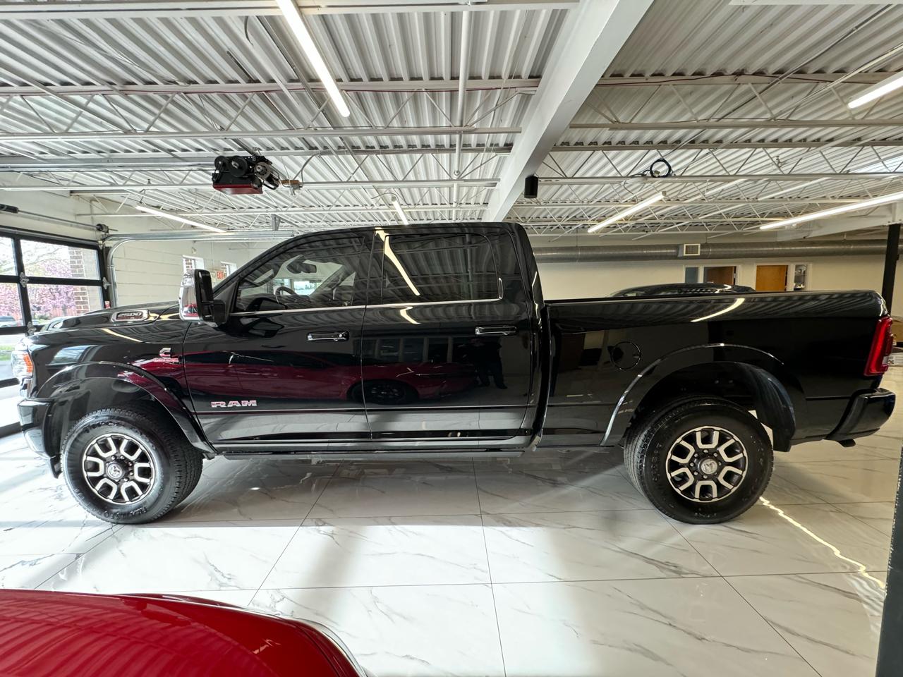 RAM 2500 Longhorn 4x4 Crew Cab 6'4" Box 2024