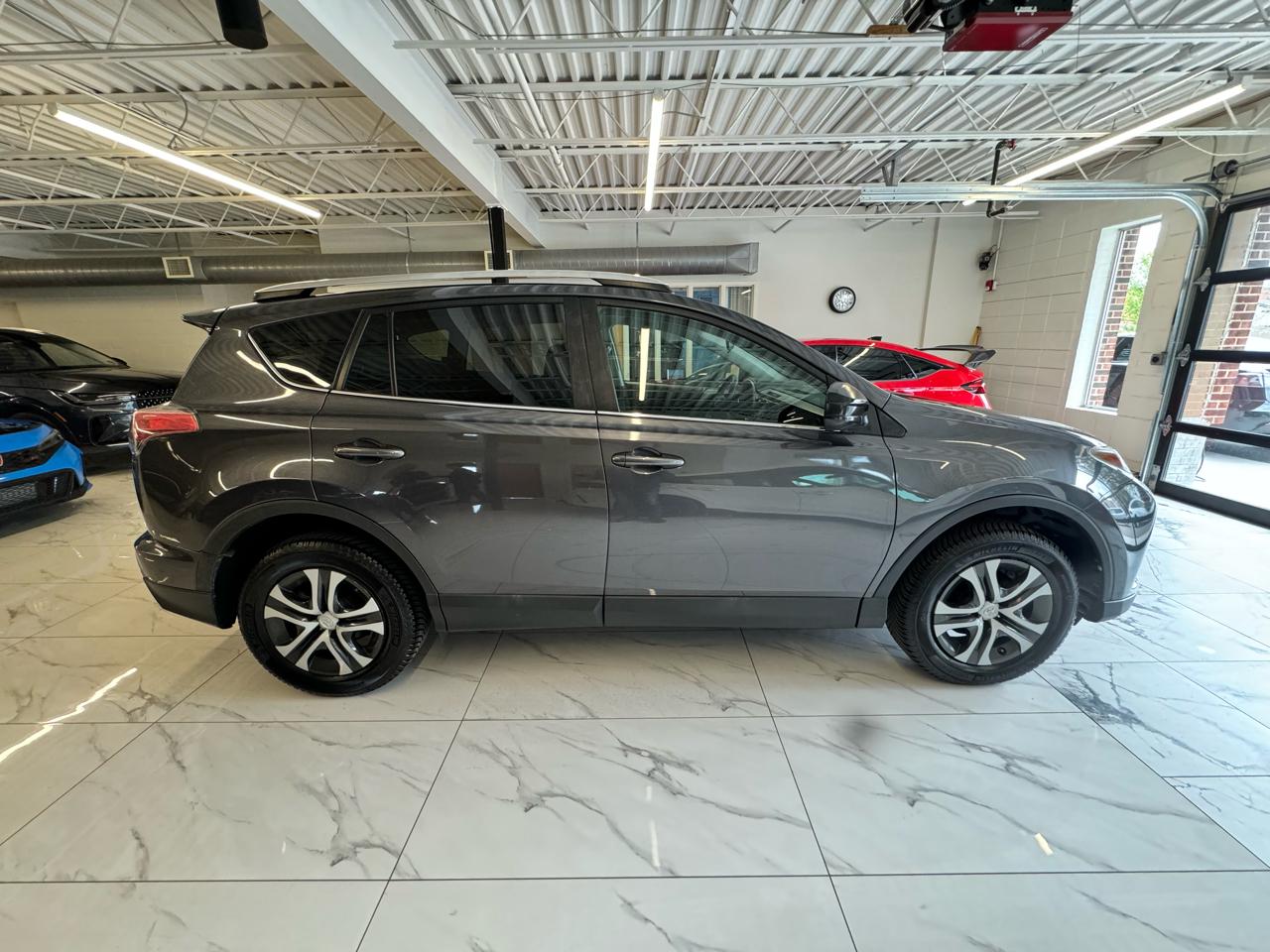 Toyota RAV4 AWD 4dr LE (Natl) 2016