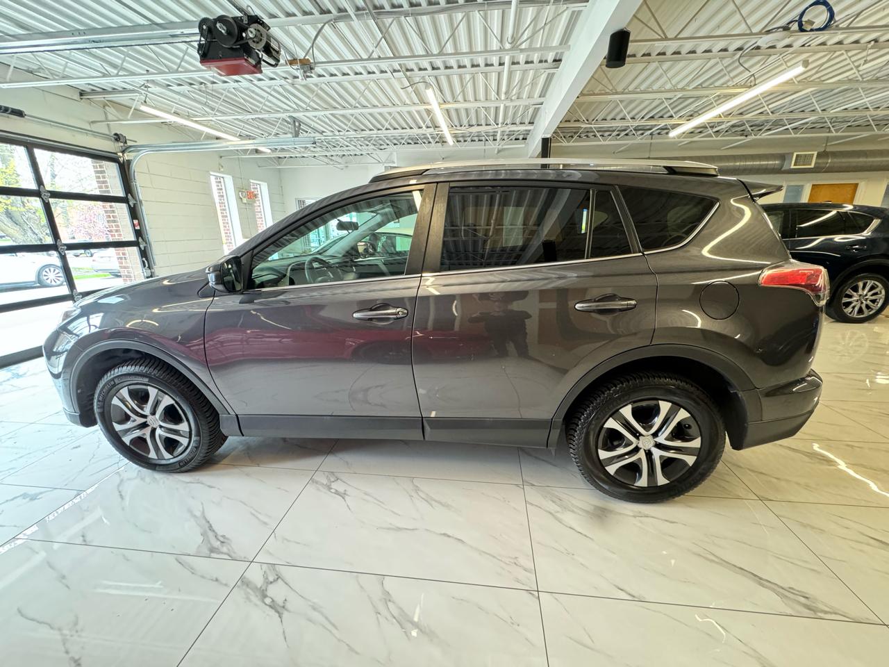 Toyota RAV4 AWD 4dr LE (Natl) 2016