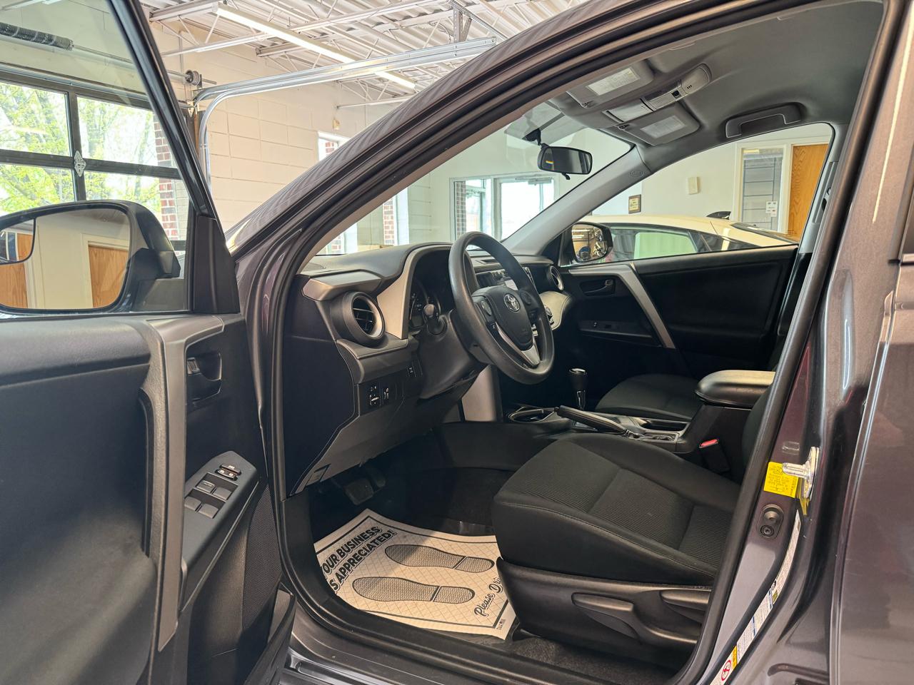 Toyota RAV4 AWD 4dr LE (Natl) 2016
