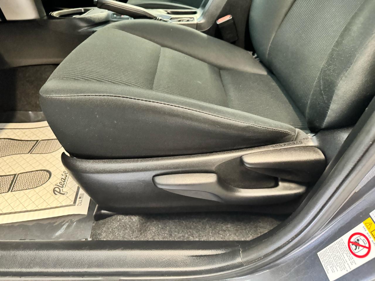 Toyota RAV4 AWD 4dr LE (Natl) 2016