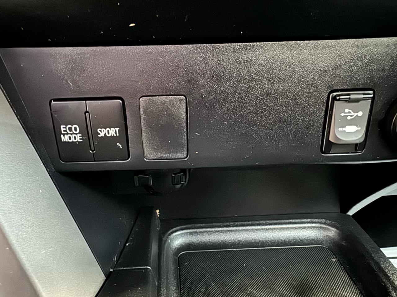 Toyota RAV4 AWD 4dr LE (Natl) 2016