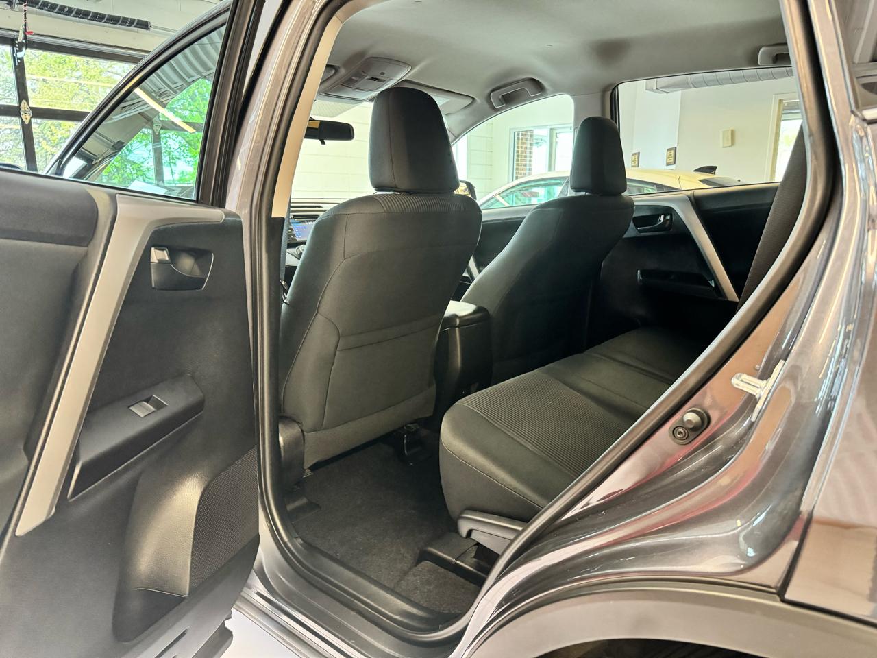 Toyota RAV4 AWD 4dr LE (Natl) 2016