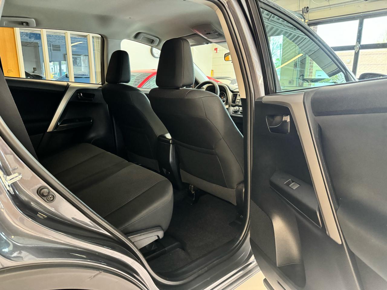 Toyota RAV4 AWD 4dr LE (Natl) 2016