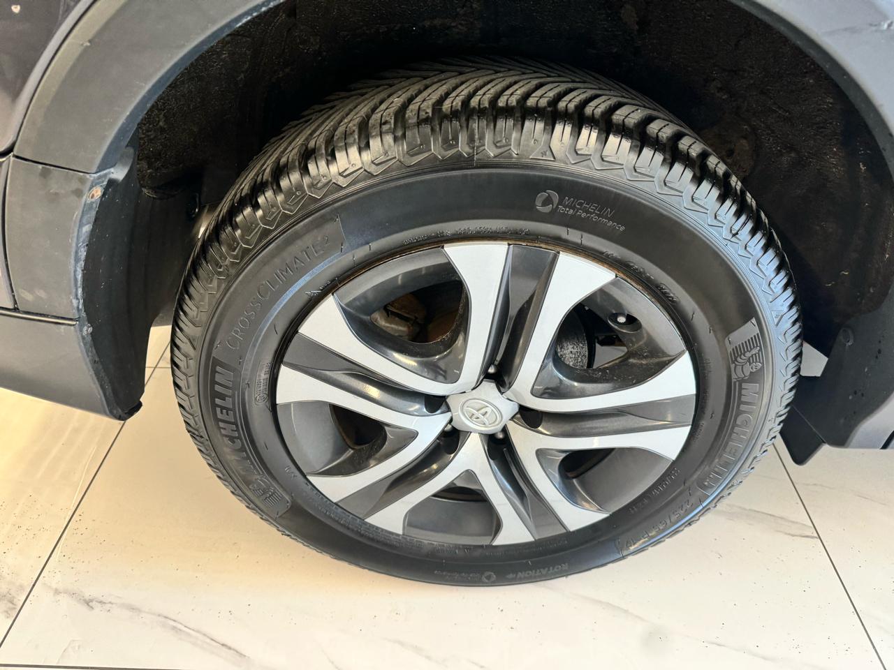 Toyota RAV4 AWD 4dr LE (Natl) 2016