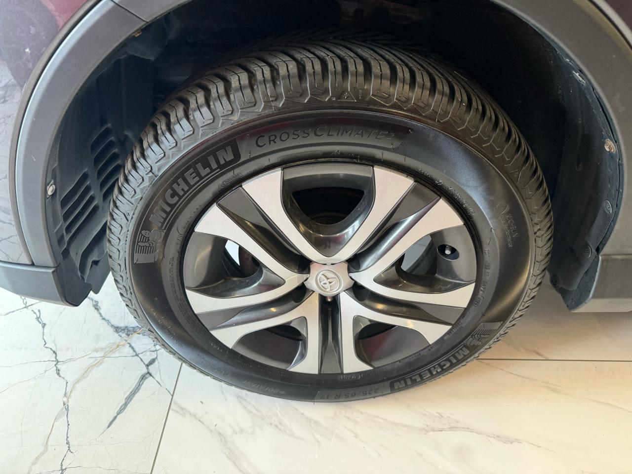 Toyota RAV4 AWD 4dr LE (Natl) 2016