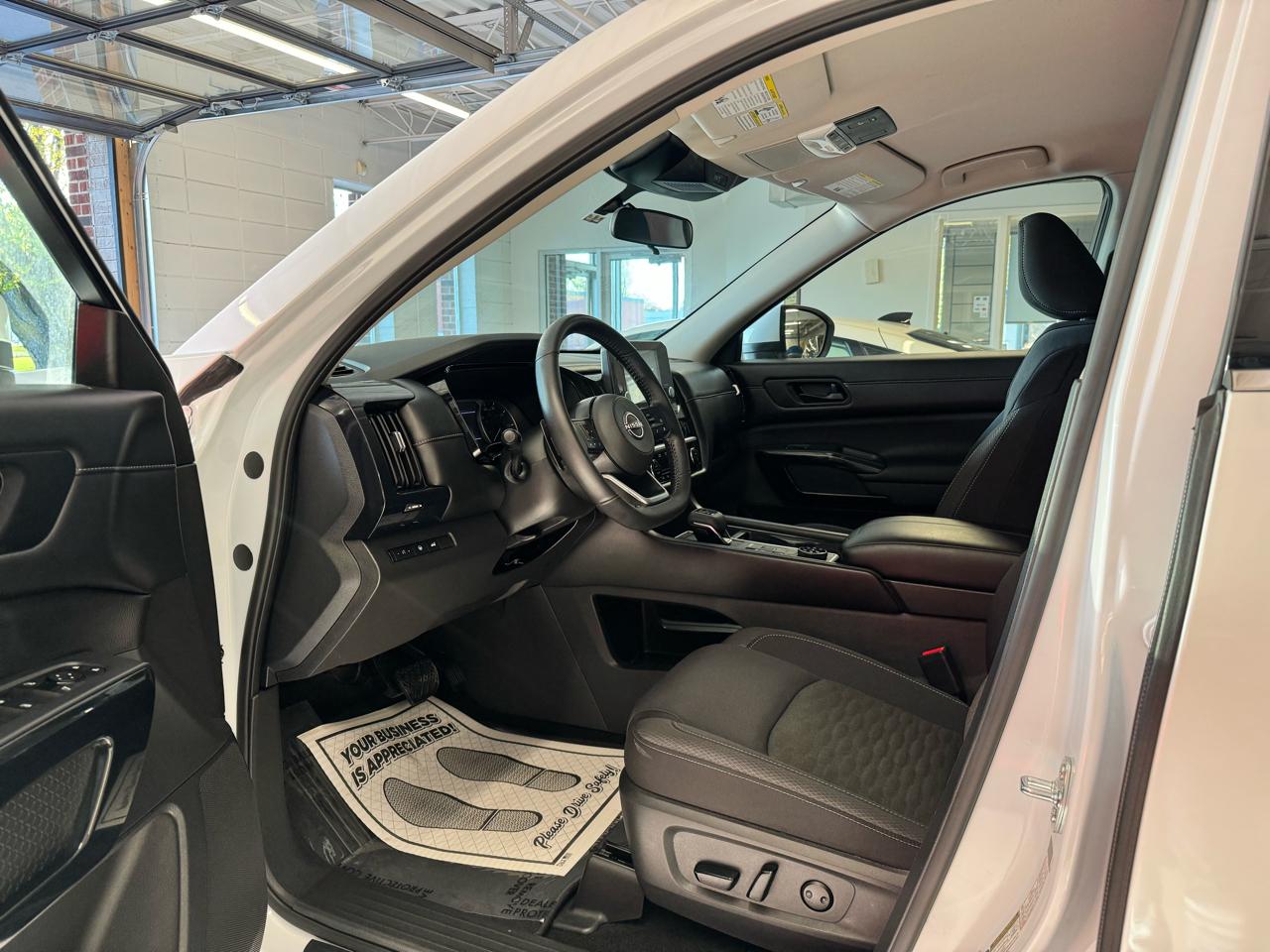 Nissan Pathfinder SV 4WD 2025