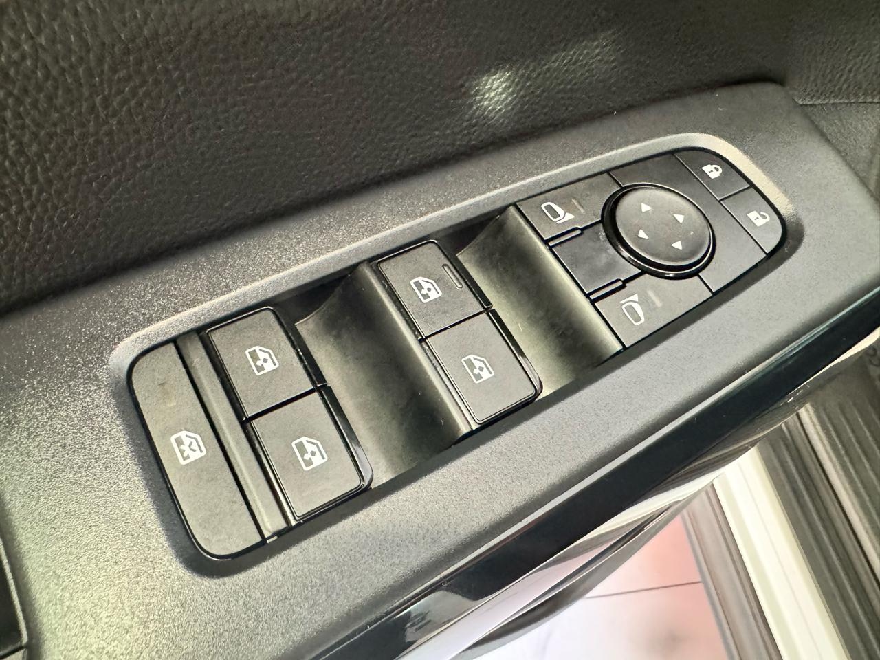 Nissan Pathfinder SV 4WD 2025